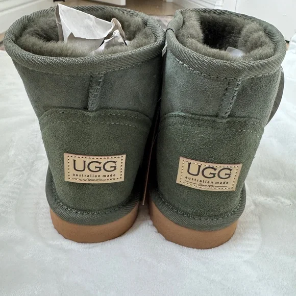 NWT Since 1974 ultra mini uggs - Picture 3 of 8